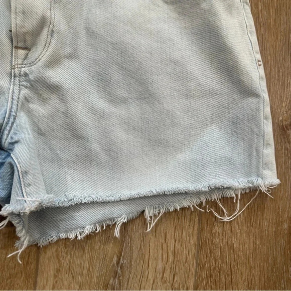 Frame Women's Le Grand Garcon Shorts Light Wash Denim with Raw Hem Size 32 GUC - Picture 5 of 8